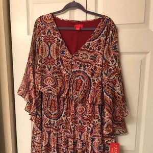 Signature by Sangria Woman’s Dress paisley pattern